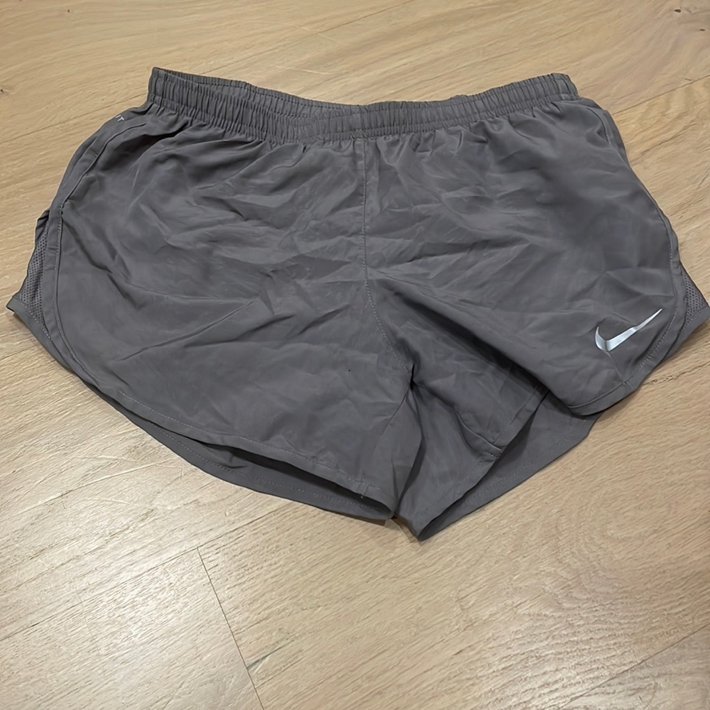 NEVER WORN gray nike shorts women’s small!!